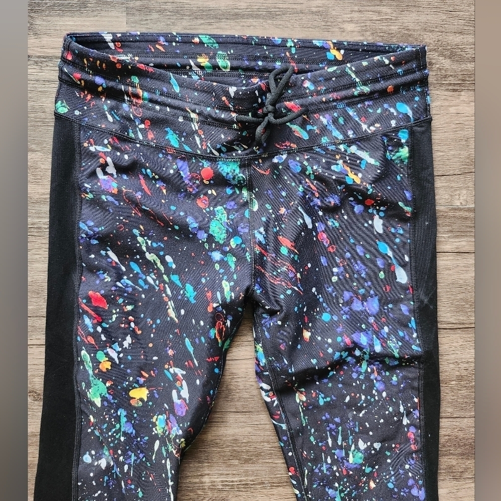 Fabletics Colorful Paint Splatter Print Cropped Leggings - Picture 3 of 4